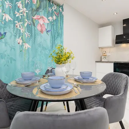 Turquoise Apartment Near The Royal Lazienki Warsaw By Noclegi Renters Exterior photo