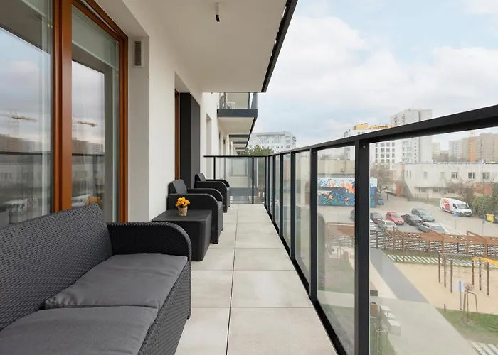 Turquoise Apartment Near The Royal Lazienki Warsaw By Noclegi Renters