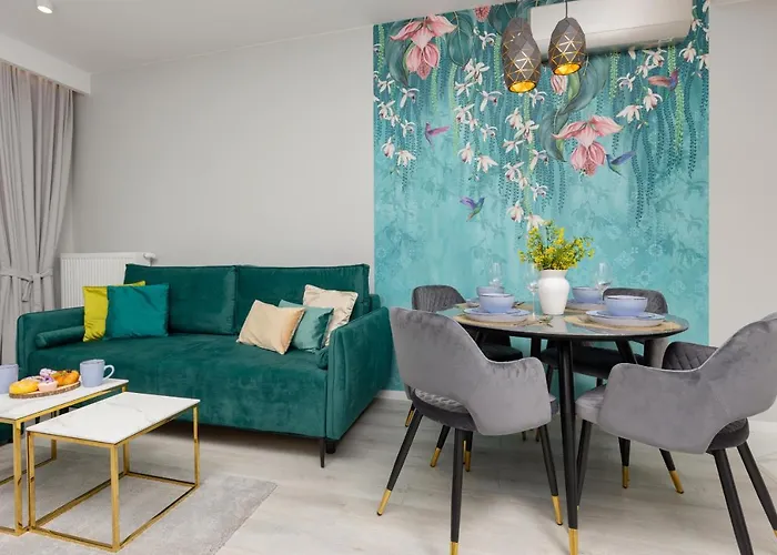 Turquoise Apartment Near The Royal Lazienki Warsaw By Noclegi Renters